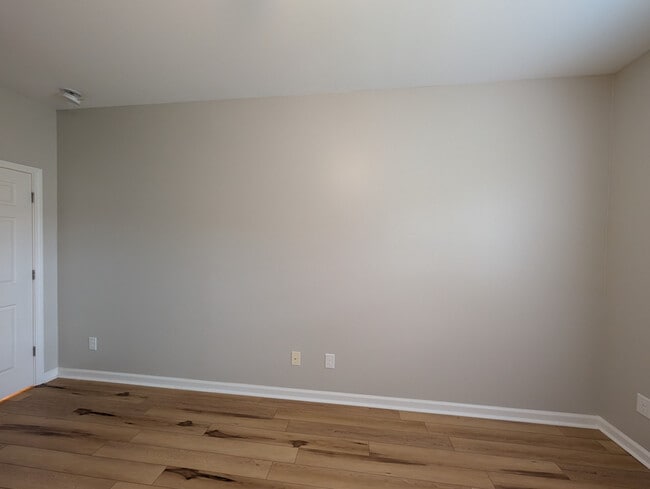 Building Photo - Room in House on Stone Mountain Dr