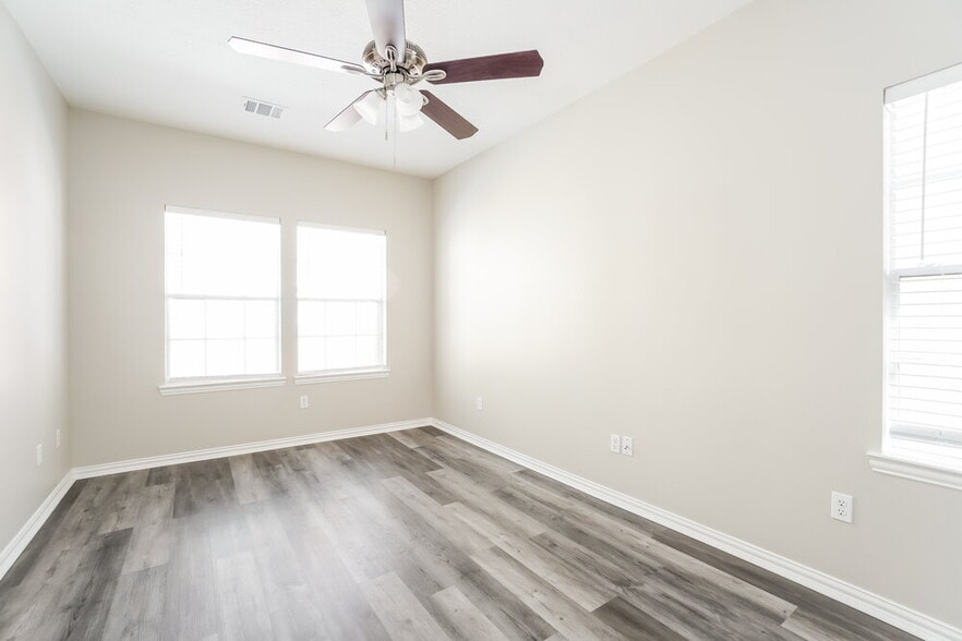 Building Photo - 7118 Turtle Lagoon Row