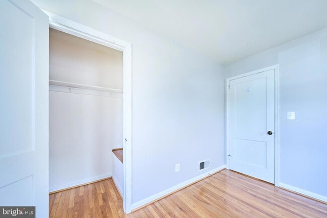 Building Photo - 2319 Riverview Terrace