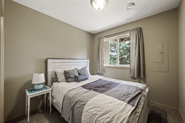 Building Photo - Spacious 3-Bedroom Townhome in Prime Savage/Prior Lake Location