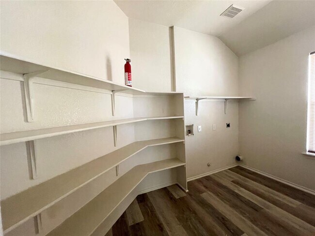 Building Photo - 1506 Amarylis Dr