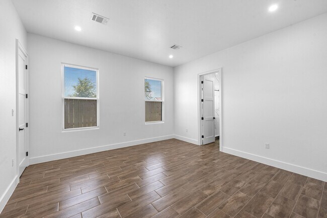 Building Photo - 323 Rd 5840