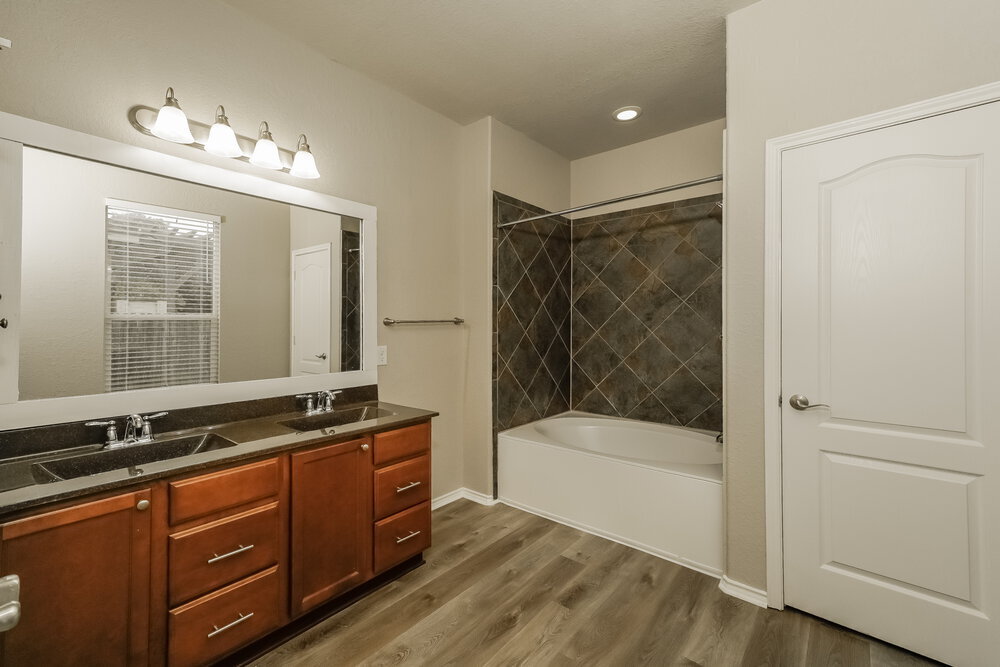 Building Photo - 20107 Silver Strm