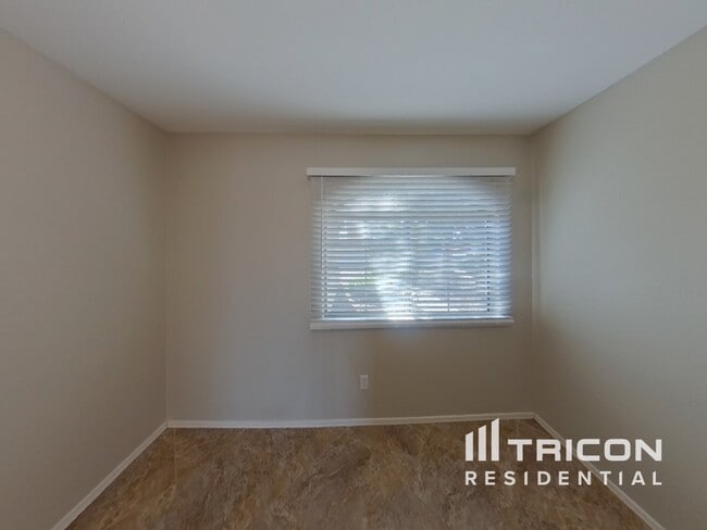 Building Photo - 40148 Calabria St