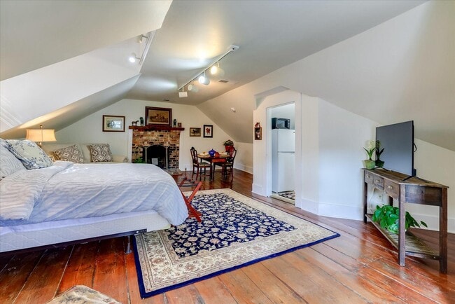Building Photo - 241 Laurens St SW