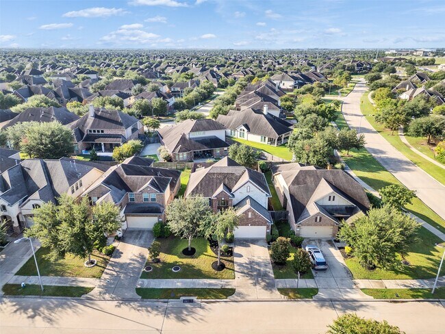 Building Photo - 28655 Maple Red Dr