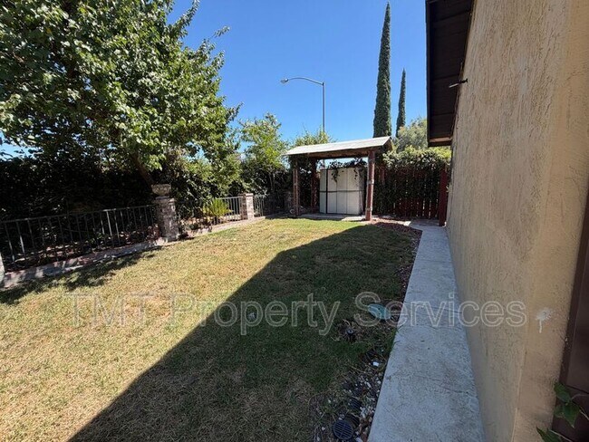 Building Photo - 930 Graywood Cir