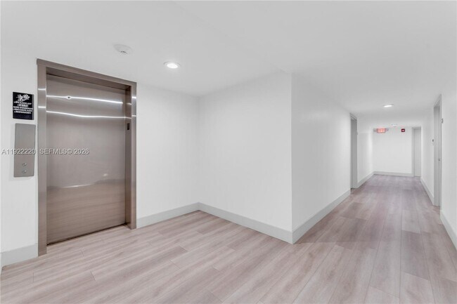 Building Photo - 16508 NE 26th Ave