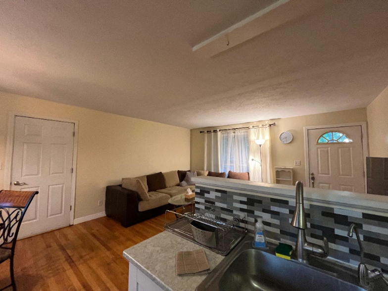 Building Photo - 2216 Delaware Dr