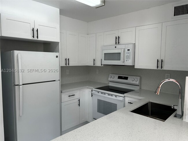 Building Photo - 301 W Park Dr