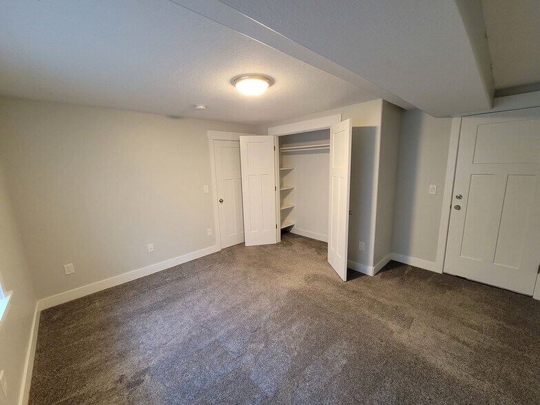 Building Photo - 10349 S 3880 W