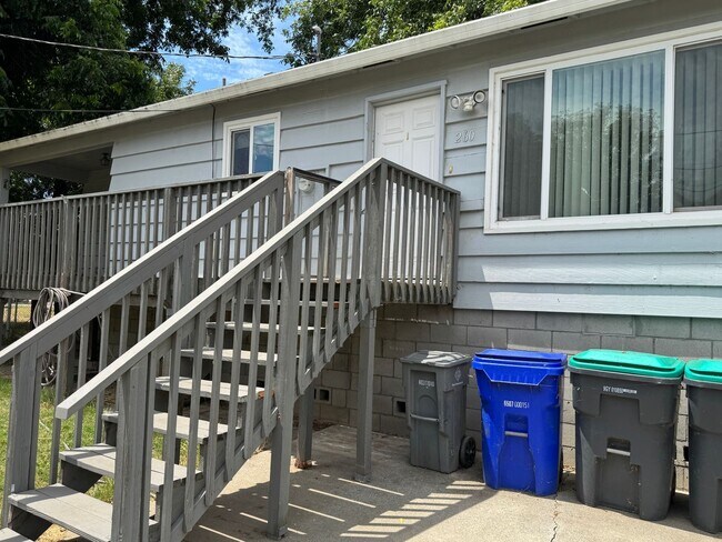 Building Photo - Spacious 2 Bedroom 2 Bath Living Room and Great Room