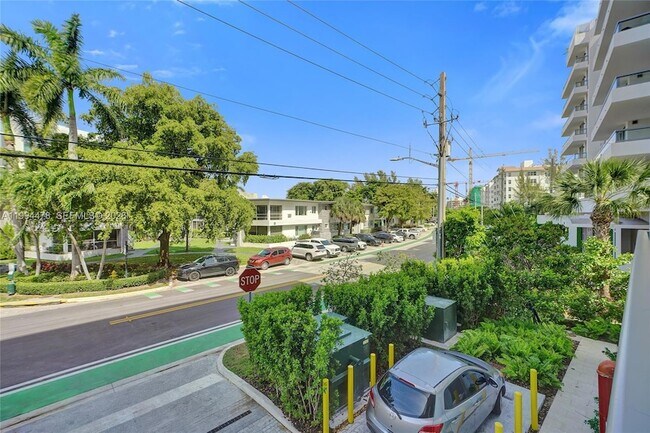 Building Photo - 9221 E Bay Harbor Dr