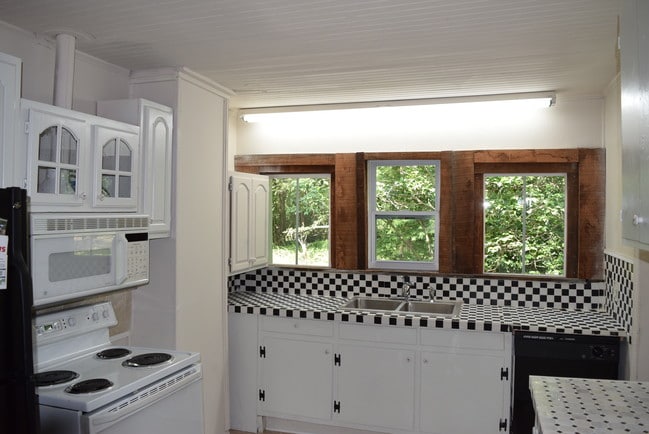 Building Photo - 701 Faucette St