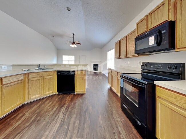 Building Photo - 728 Raven Dr
