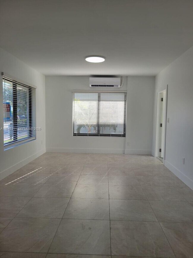 Building Photo - 1735 Calais Dr