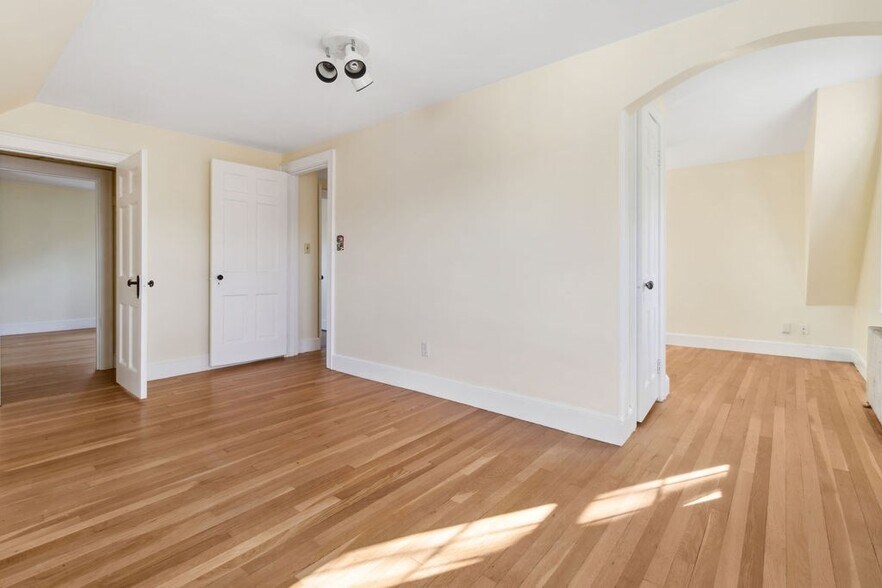 Building Photo - 43 Northbourne Rd