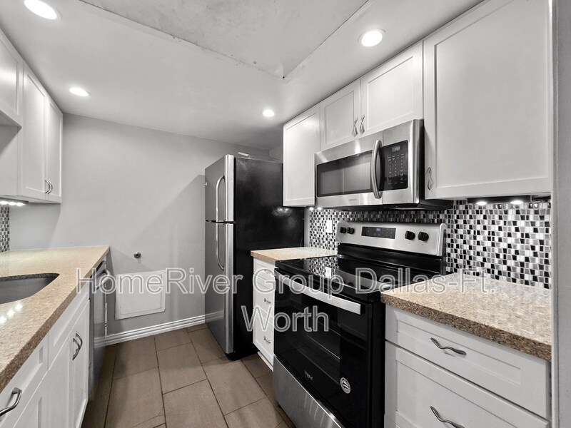 Building Photo - 6620 Eastridge Dr