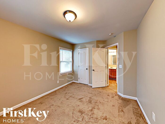 Building Photo - 9000 Mapledale Ct