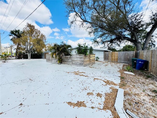 Building Photo - 3913 S Shade Ave