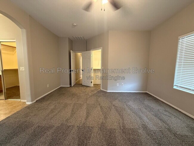 Building Photo - 2513 W Woburn Ln