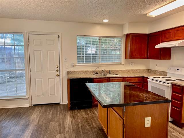 Building Photo - 5202 Sherburne Dr