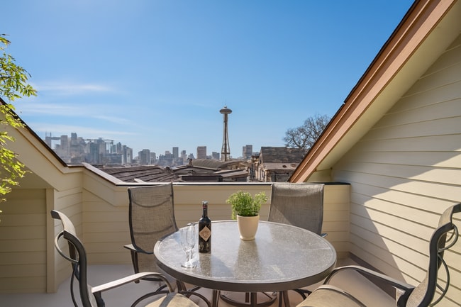 Building Photo - 404 Aloha St