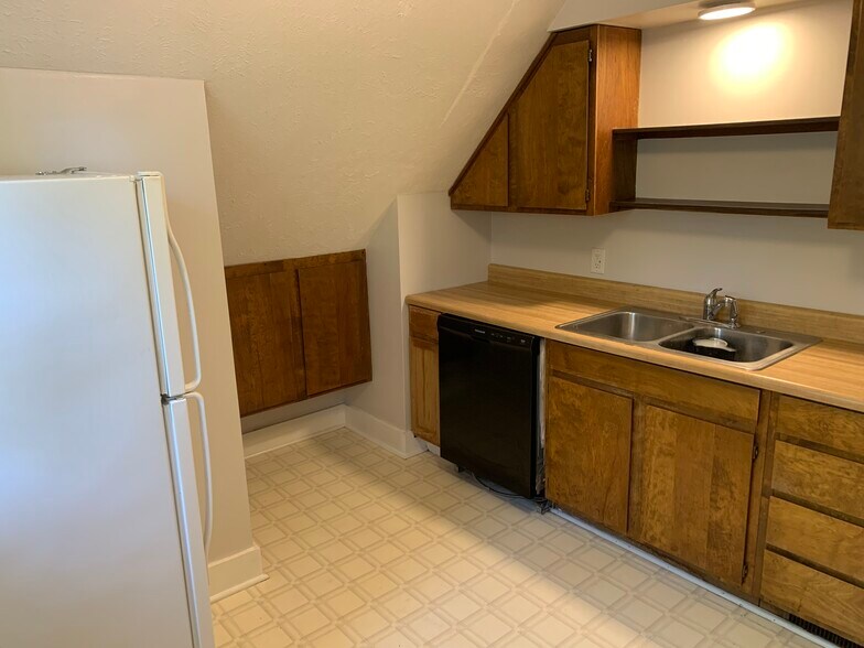 Building Photo - 805 E Monroe St