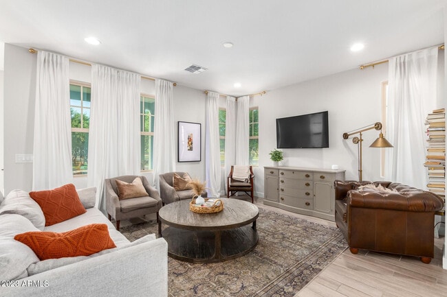 Building Photo - 2029 W Kinfield Trail