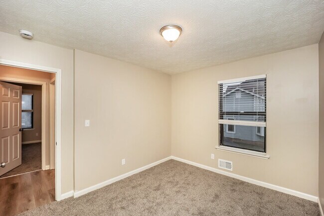 Building Photo - 8272 Canyon Forge Dr