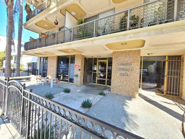 Primary Photo - TOP FLOOR UNIT - Light and Airy 2 Bedroom, 2 Bath