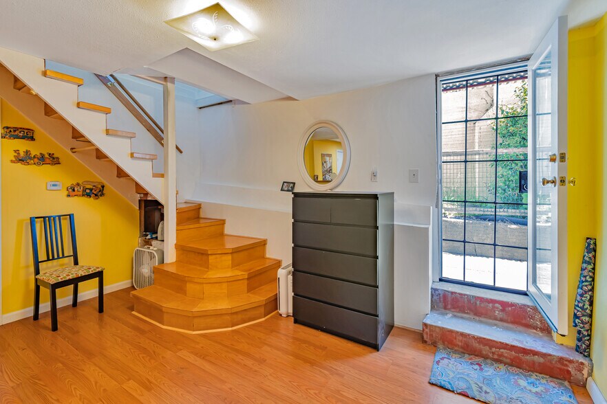 Building Photo - 3316 Birdsall Ave
