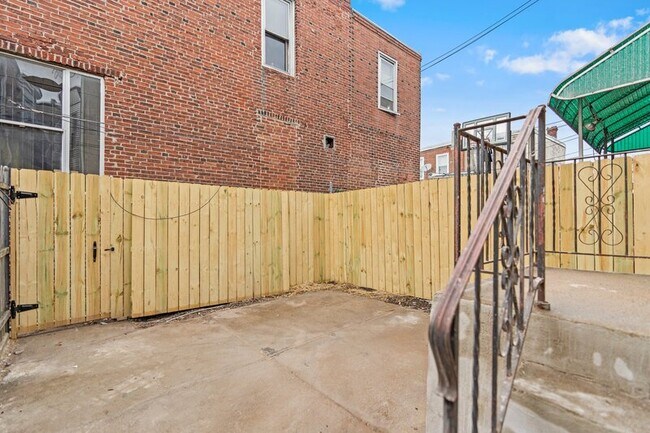 Building Photo - 6049 Elmwood Ave
