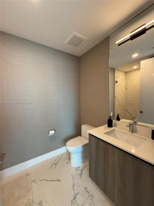 Building Photo - 17550 Collins Ave