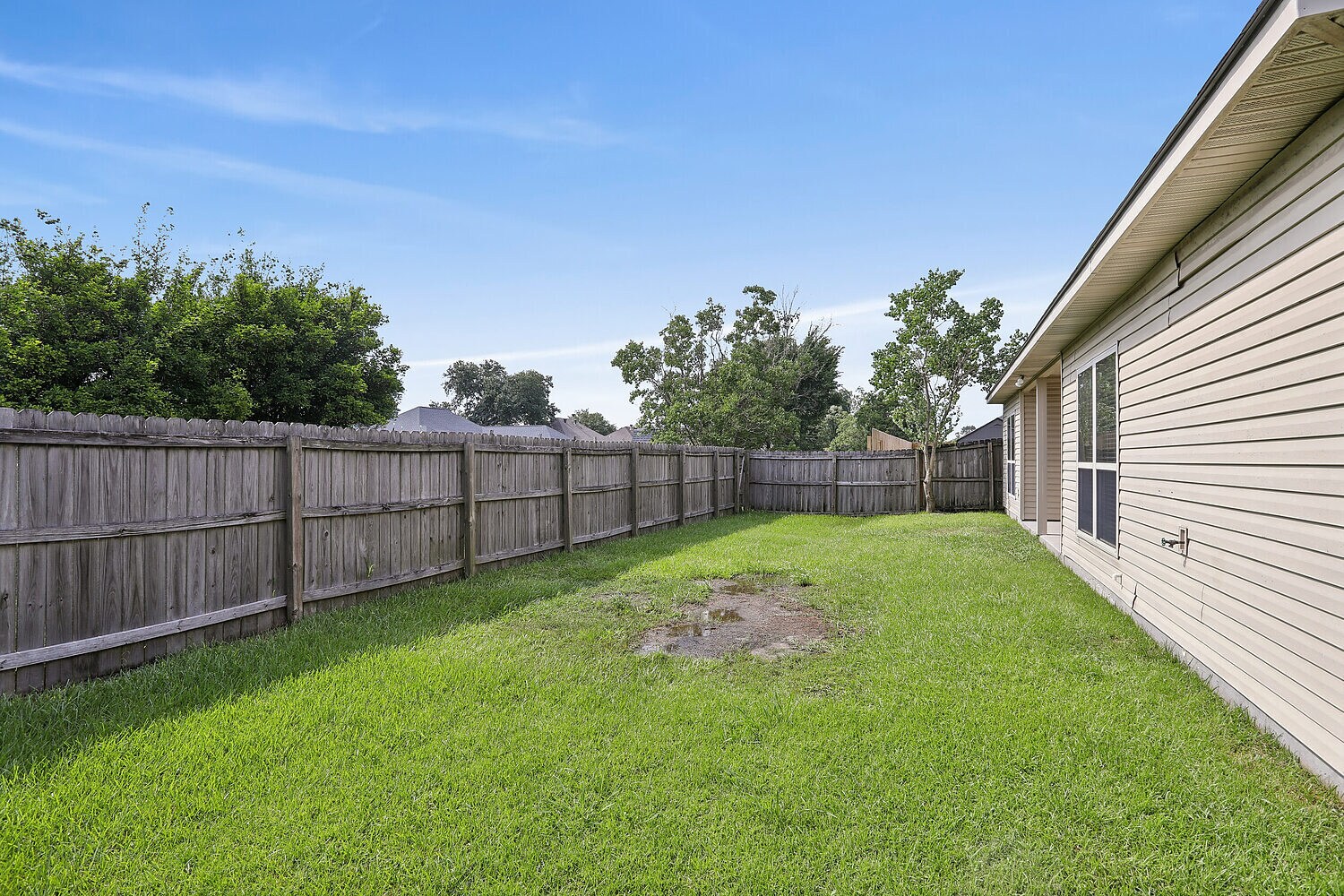 Building Photo - 17049 Jamestowne Dr