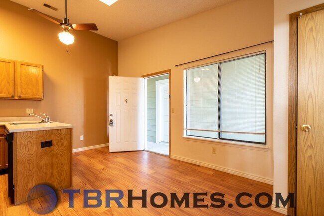 Building Photo - 920 S Dawson Way