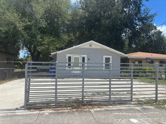 Primary Photo - 5909 NW 5th Ct