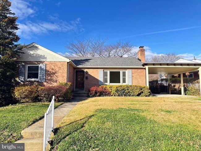 Building Photo - 915 Shawnee Dr