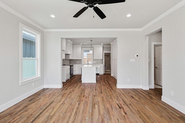 Building Photo - 514 Woodside Trl