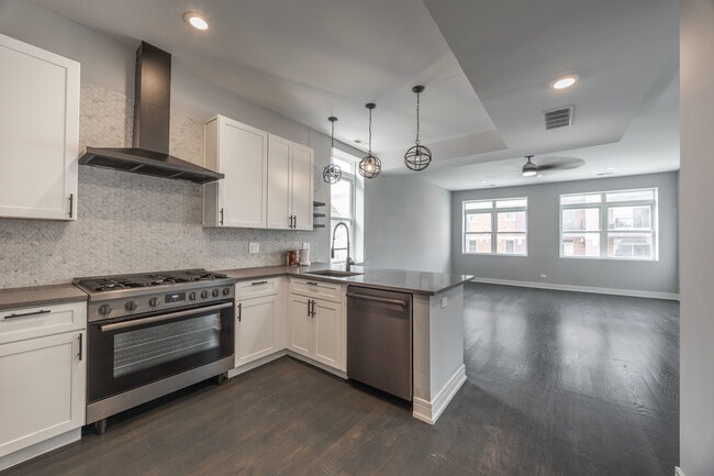 Building Photo - 3253 N Elston Ave