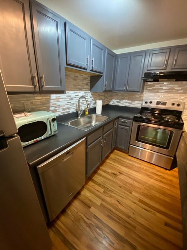 Building Photo - 326 Nelson St SW