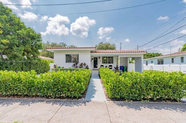 Building Photo - 2300 SW 10th St