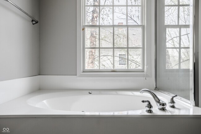 Building Photo - 12779 Tradd St