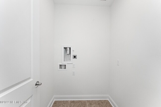Building Photo - 22 Upton Ln