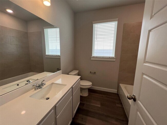 Building Photo - 313 N Centro Cir