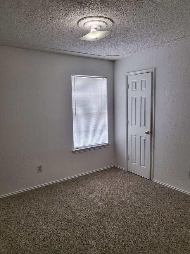Building Photo - 1209 Avondale Ct