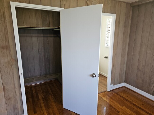 Building Photo - 4 bed, 2.5 bath single family house, Liliha neighborhood.