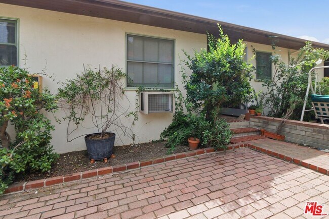 Building Photo - 11165 Sunshine Terrace