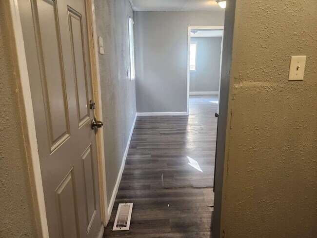 Building Photo - Charming 4-Bedroom Gem in Cahokia Heights!