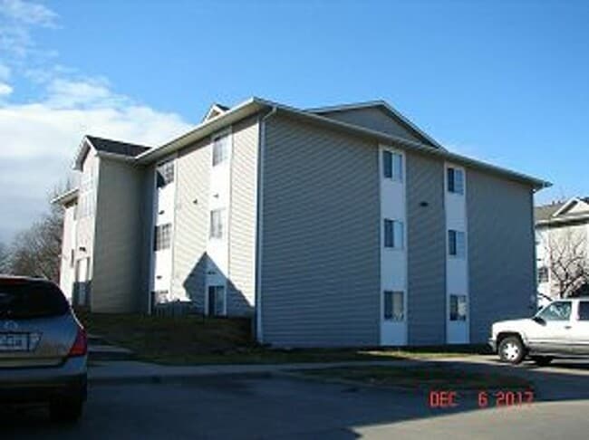 Building Photo - FALL 2026 AVAILABILITY!!!  2 bedroom, 1 Bath Condominium